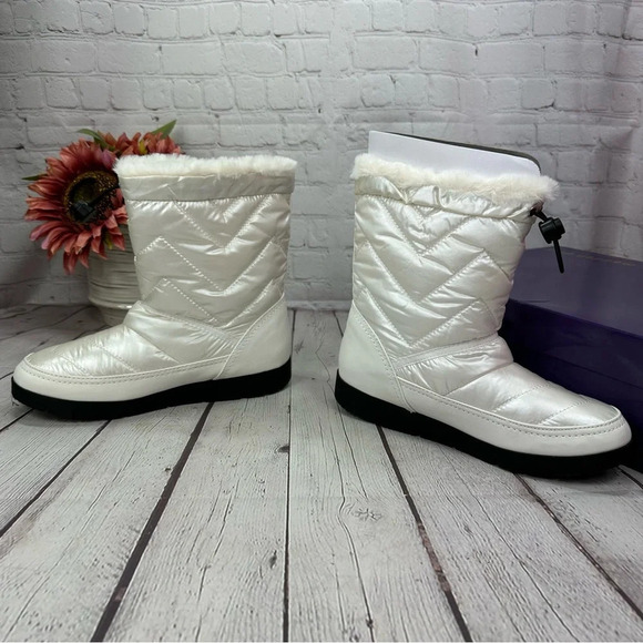 Madden Girl Icicle Women's Puffer Ankle Boots white sz 8.5 snow rain outdoor - Picture 3 of 7